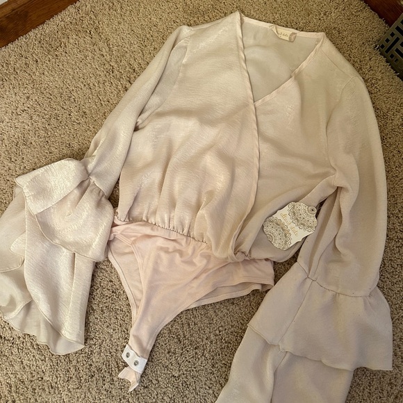 Altar’d State brand new with tags bodysuit! Cute for dinner & Holiday Parties - Picture 3 of 3